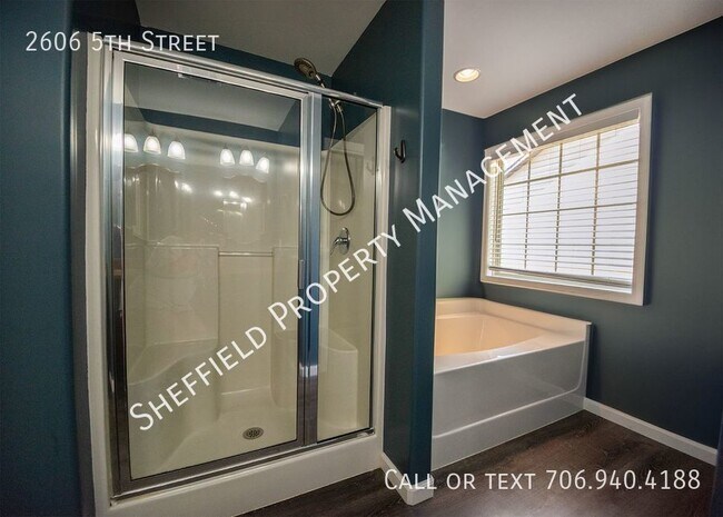 Building Photo - 2606 5 St