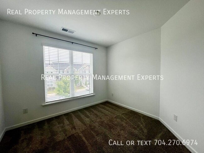 Building Photo - 13022 Rover St
