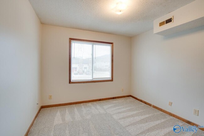 Building Photo - 9020 Mahogany Row SE