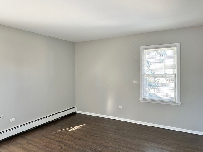 Building Photo - 9203 Monroe Ave