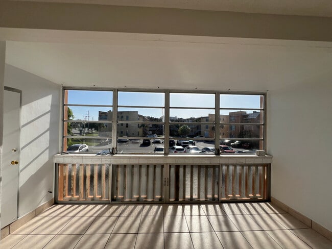 Building Photo - 1591 NE Miami Gardens Dr