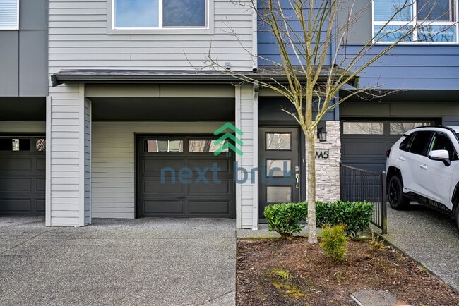 Building Photo - 3 Bed and 3 Bath Single Family Home is Available for Rent!