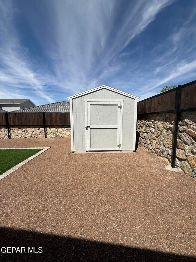 Building Photo - 2233 Sandstone Pl