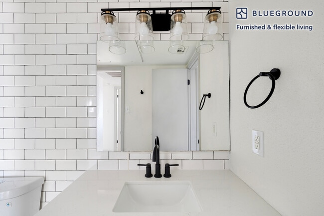 Building Photo - 201 E 4th St