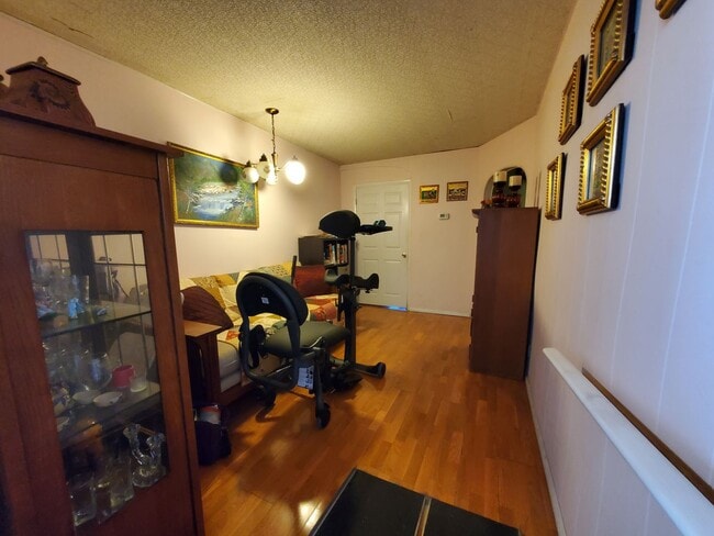 Building Photo - Charming 4BR/2BA Home with First-Floor Bed...