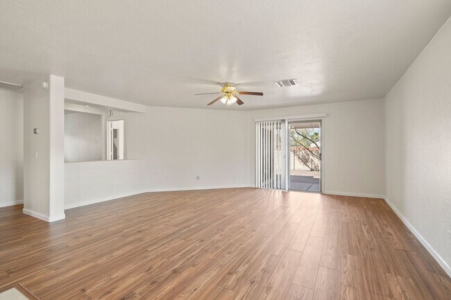 Building Photo - Move in ready home in Arizona Sunset!