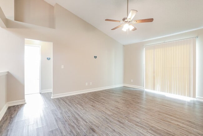 Building Photo - 1936 Hunters Trace Cir