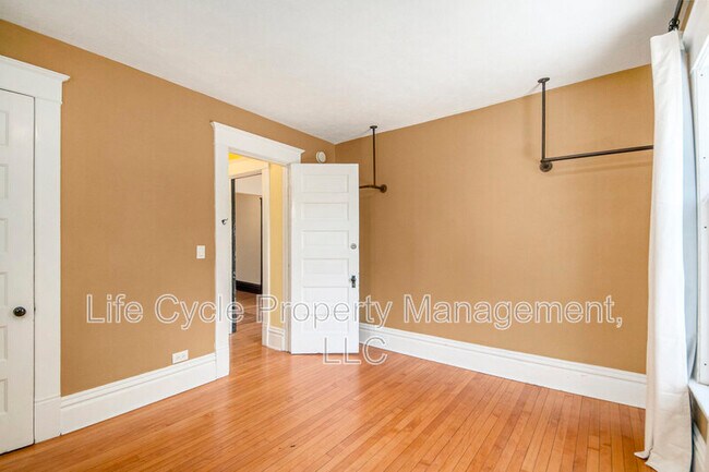 Building Photo - 354 Richard Terrace SE