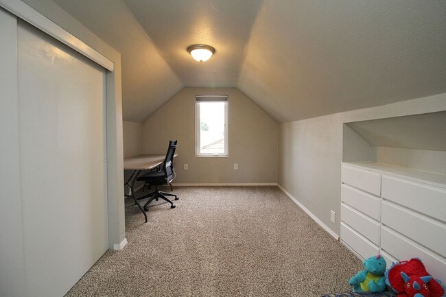 Building Photo - 9020 SE Stephens St