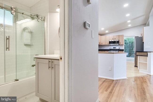 Building Photo - 6525 Byrnes Dr