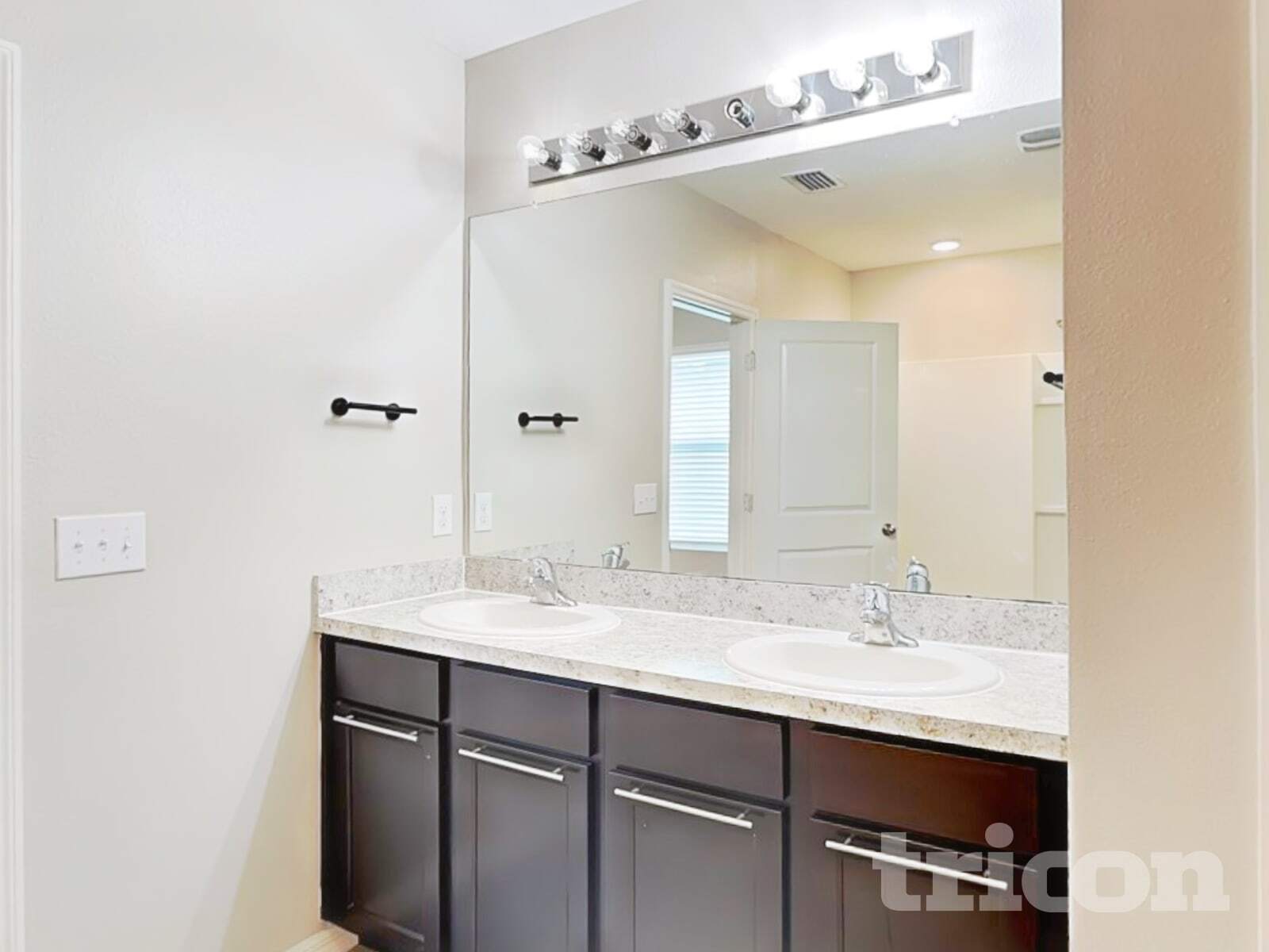 Building Photo - 4127 Willow Hammock Dr