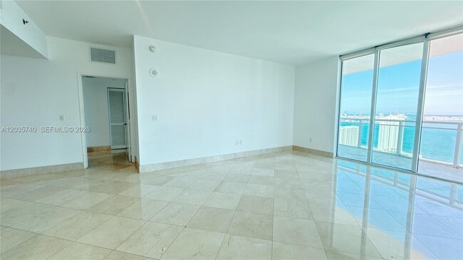 Building Photo - 950 Brickell Bay Dr
