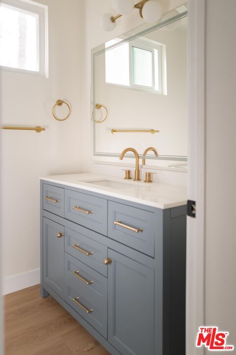 Building Photo - 860 S Kingsley Dr