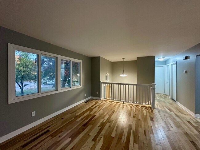 Building Photo - Gorgeous Single Family Home in Brooklyn Park!