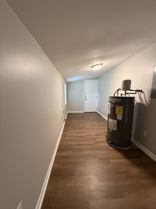 Building Photo - "Cozy 3-Bedroom Home with 2 Baths in Huntsville's Heart - 1328 Sq Ft of Comfort!"