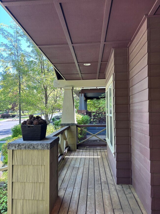 Building Photo - 3 Bed 2 Bath Single level - Fenced Yard-No...