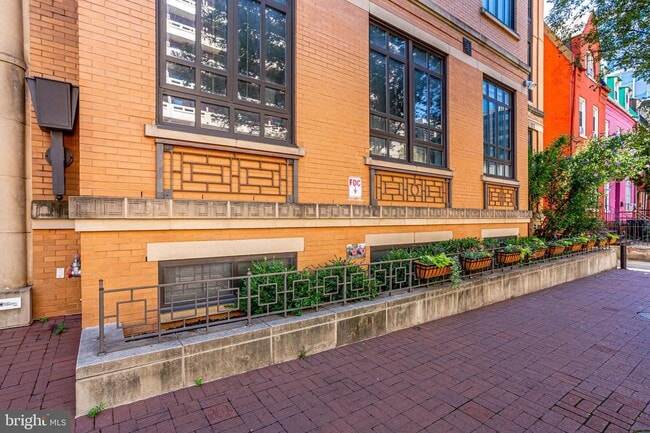 Building Photo - 809 6th St NW