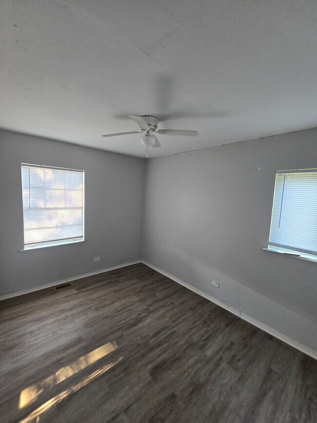 Building Photo - 22221 Willow Tree Ave
