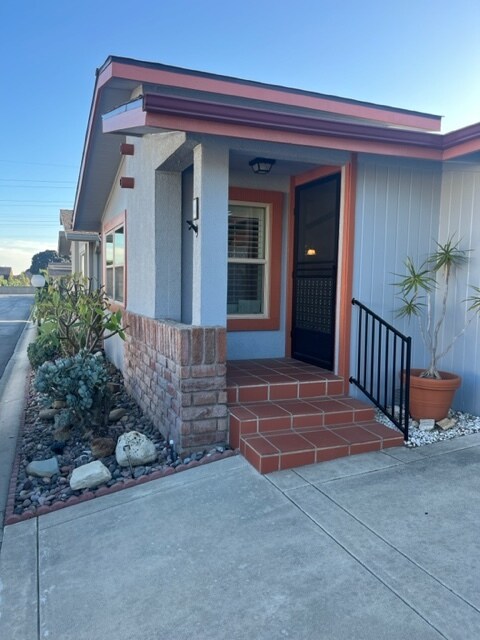 Building Photo - 1220 Johnson Dr