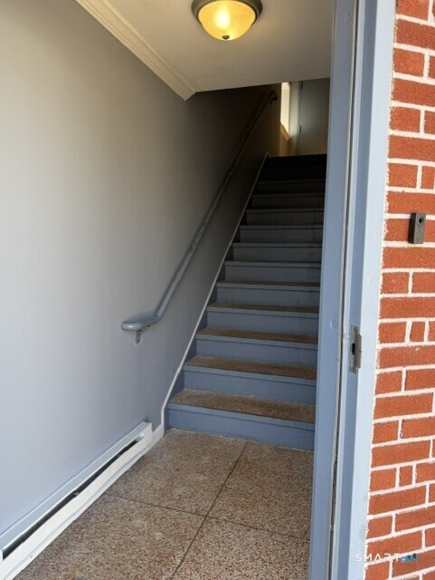 Building Photo - 2067 Barnum Ave