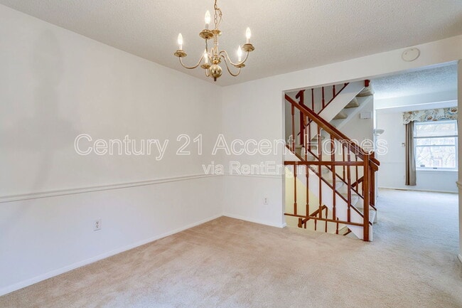 Building Photo - 5328 Larochelle Ct