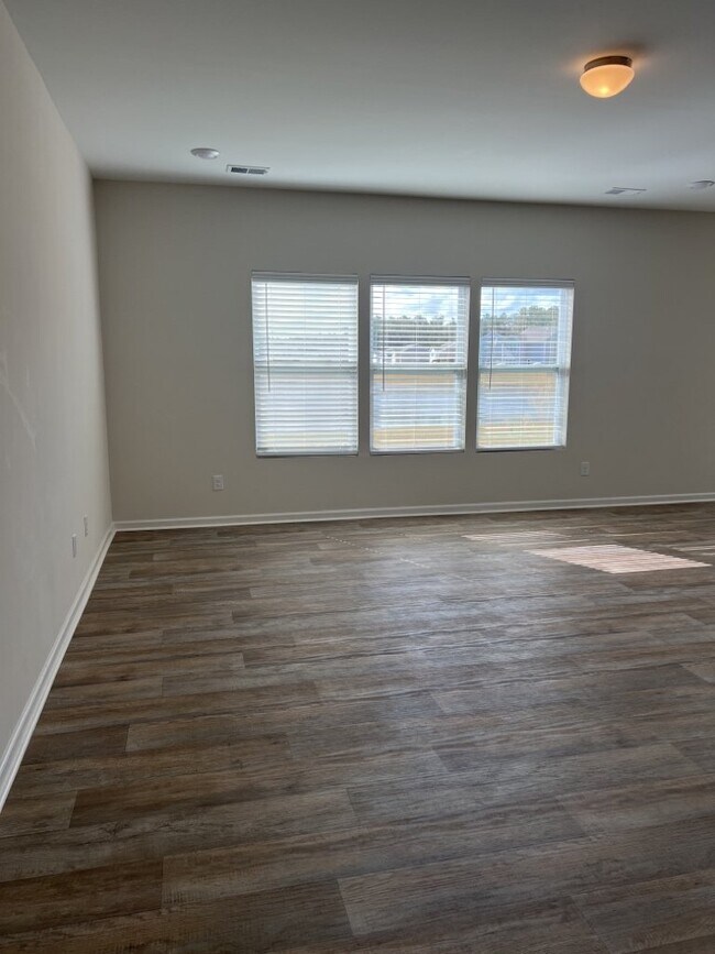 Building Photo - 509 Purple Finch Rd
