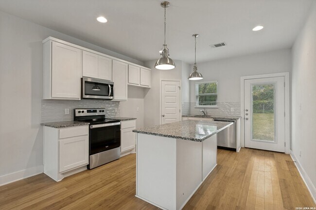Building Photo - 423 Channing Ave