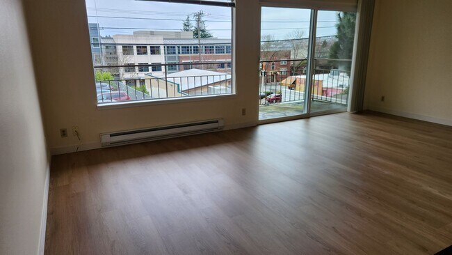 Interior Photo - Admiral Apartments