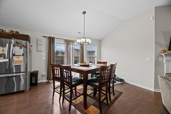 Building Photo - 211 Lynden Ln