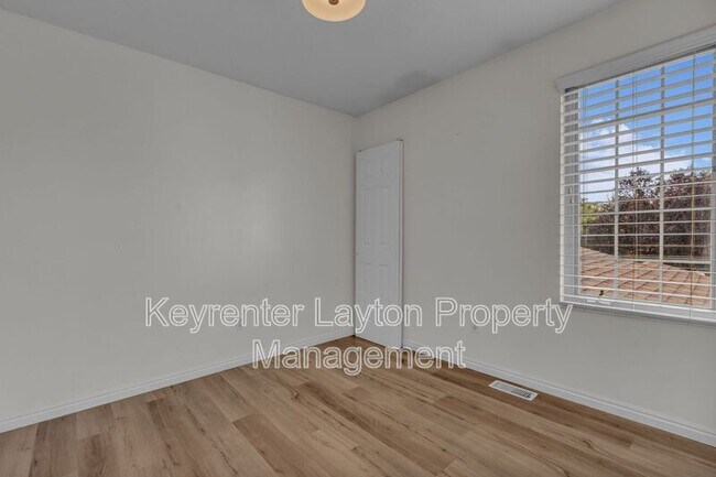 Building Photo - 105 E 820 S