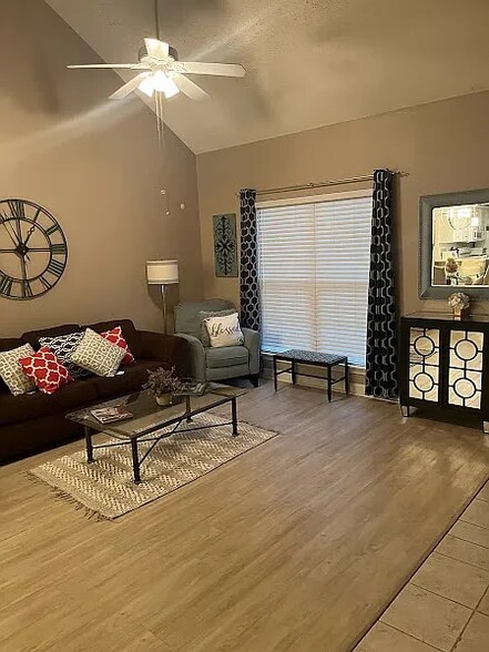 Building Photo - 102 Grey Oak Ct