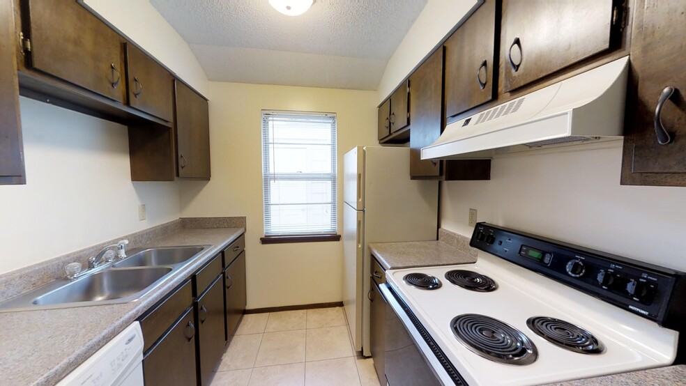Building Photo - 811 Dondee Dr