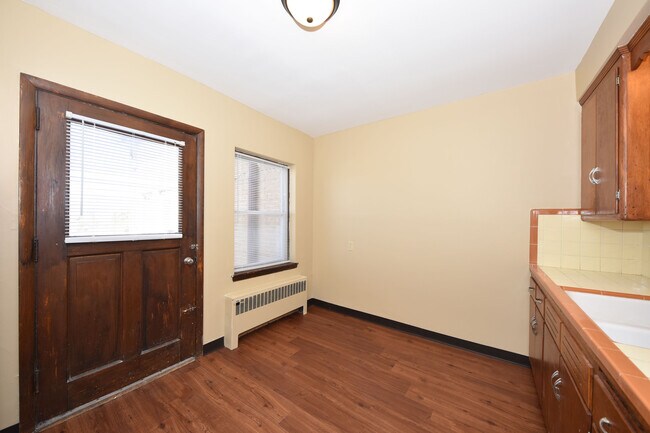 Building Photo - 6232 W Chambers St