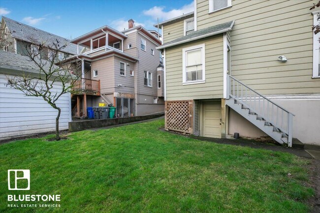 Building Photo - 1527 SW Columbia St