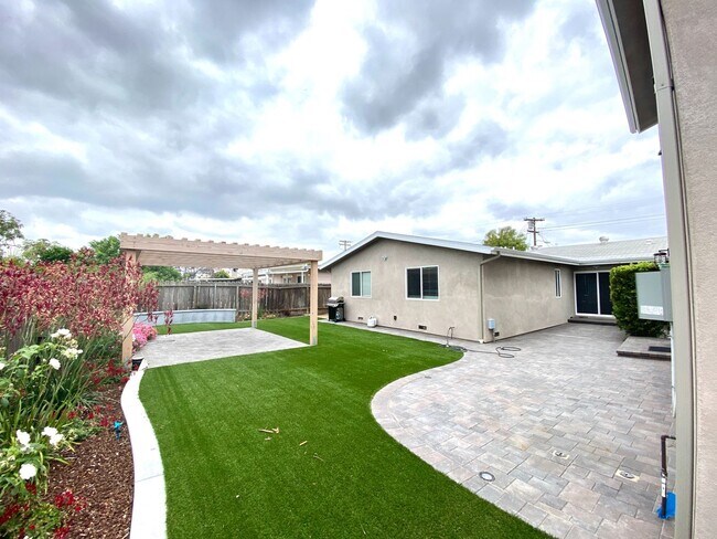 Primary Photo - 5121-5123 E Falls View Dr
