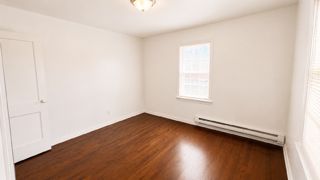 Building Photo - 2-Bed, 1- Bath Brick Home For Rent