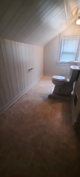 Building Photo - 636 Benton Ave