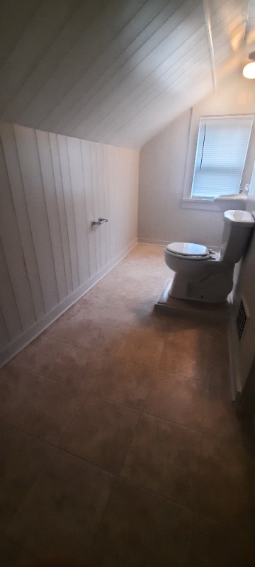 Building Photo - 636 Benton Ave