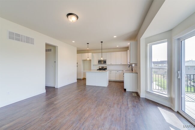 Building Photo - 2025 Maryland Oaks Cir