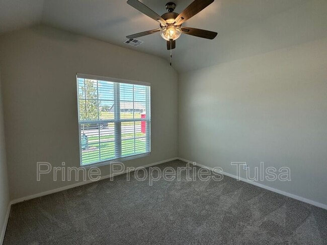 Building Photo - 13441 S 72nd Ct E