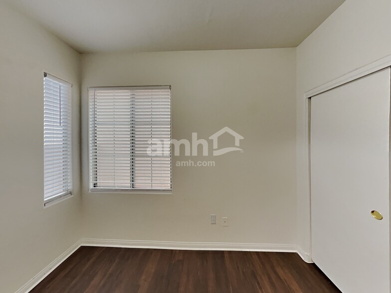 Building Photo - 5283 Railroad River Ave