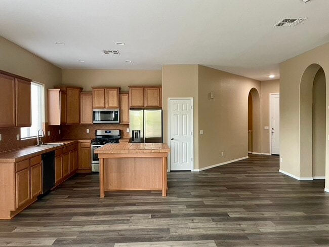 Building Photo - 2916 W Windsong Dr