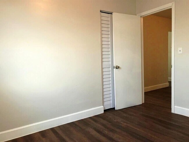 Building Photo - Ground Floor 2 Bedroom Just steps to Wynwood