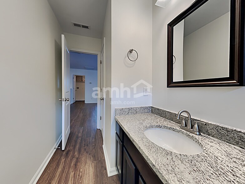 Building Photo - 106 Vango Dr