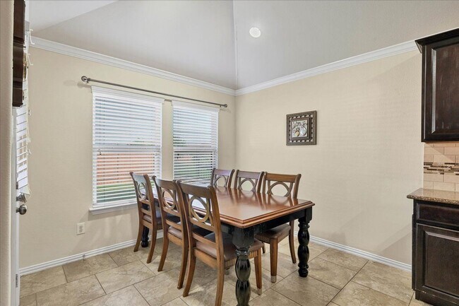 Building Photo - 300 Briar Park Dr