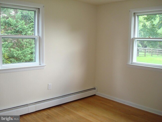 Building Photo - 1158 Horseshoe Pike