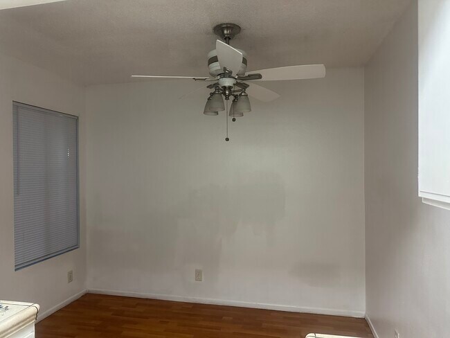 Building Photo - 5165 Walnut Ave