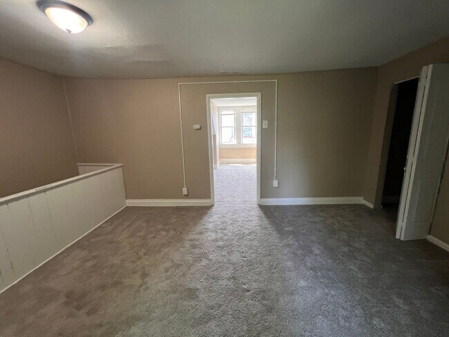 Building Photo - Pittsburgh - 3 Bedroom 1.5 Bathroom - For ...