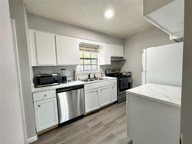 Building Photo - 4120 Hartt St