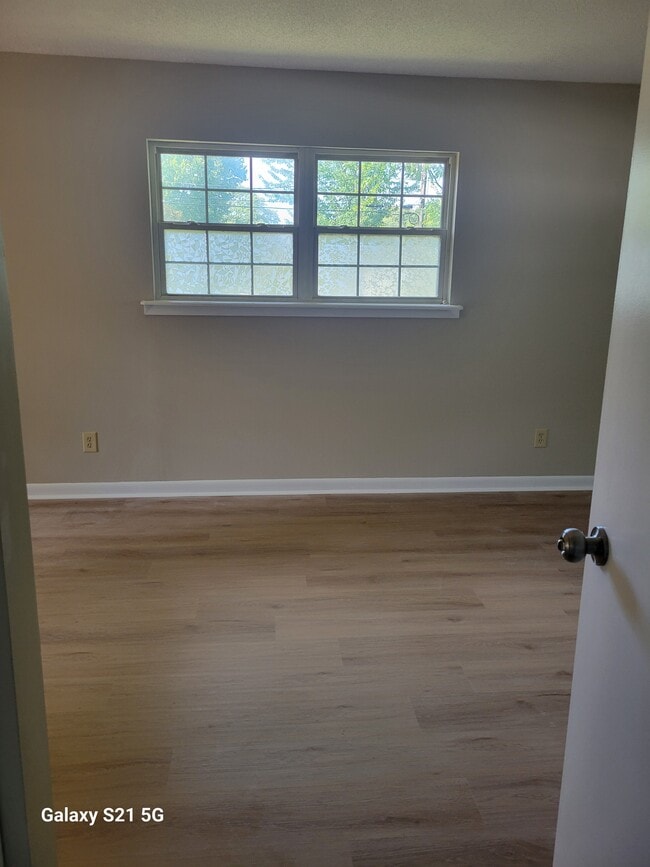 Building Photo - 253 Ivanhoe Ln